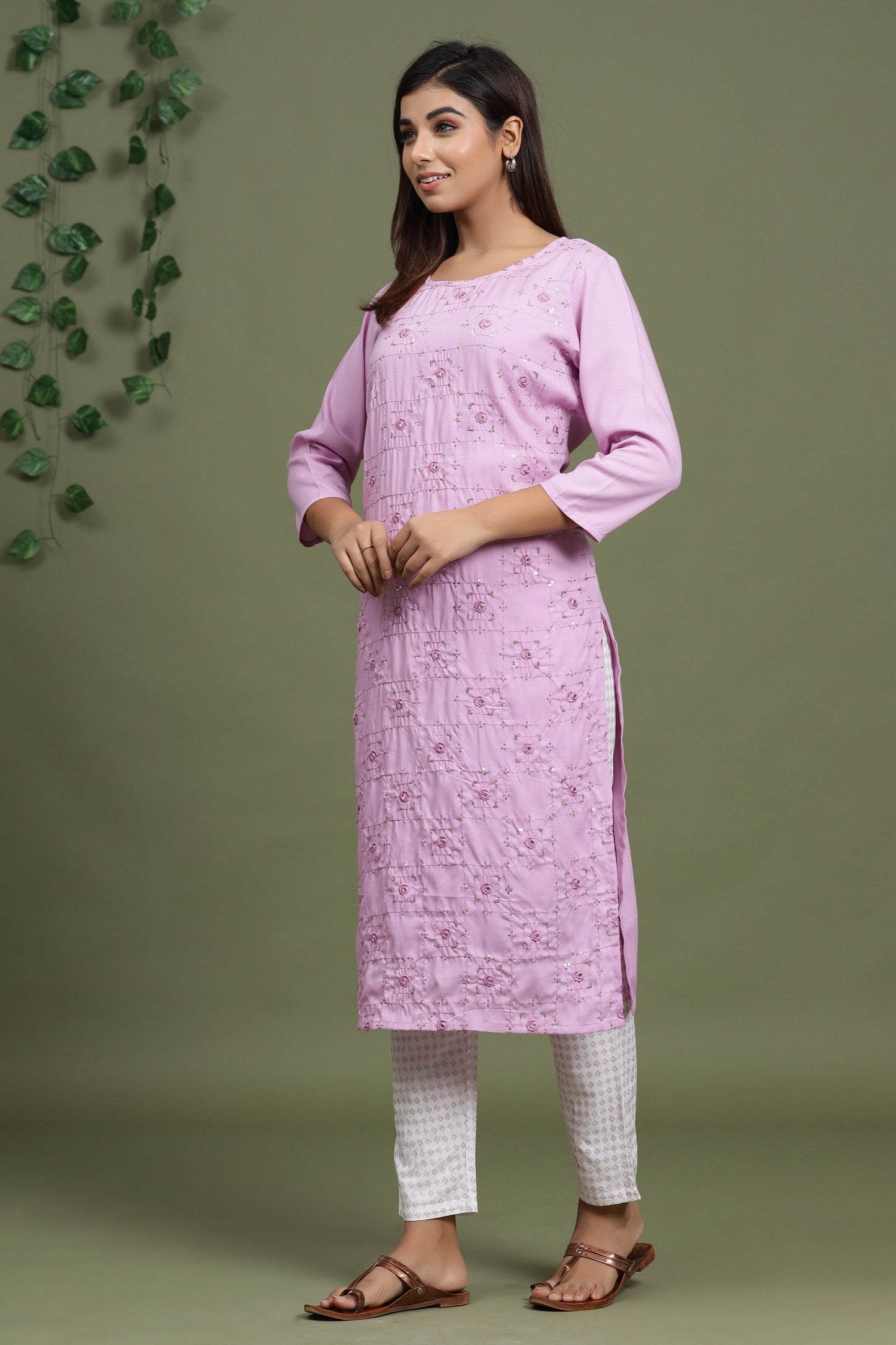 Women's Mauve Embroidered Kurta Set