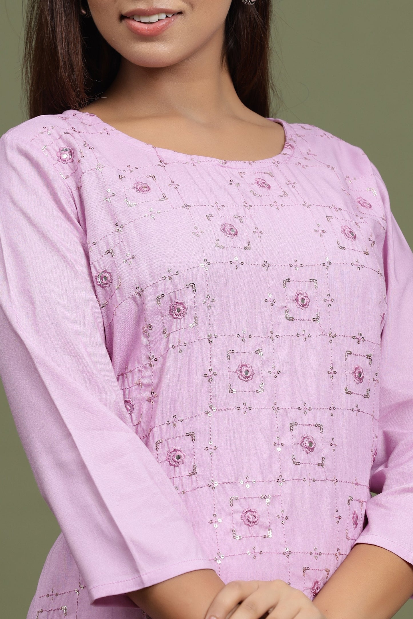 Women's Mauve Embroidered Kurta Set