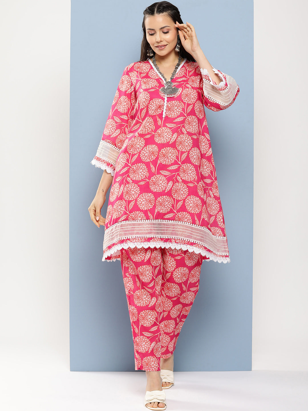 Women's Pink Floral Print A- Line Kurta With Lace Detailing & Pink Floral Print Trousers