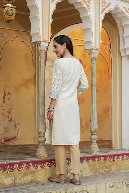 Women's Off-White Rayon Printed Straight Kurta