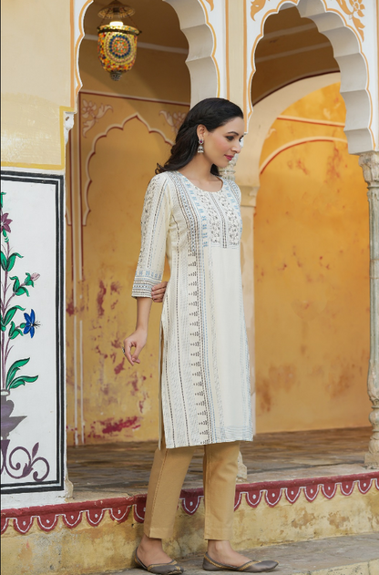 Women's Off-White Rayon Printed Straight Kurta