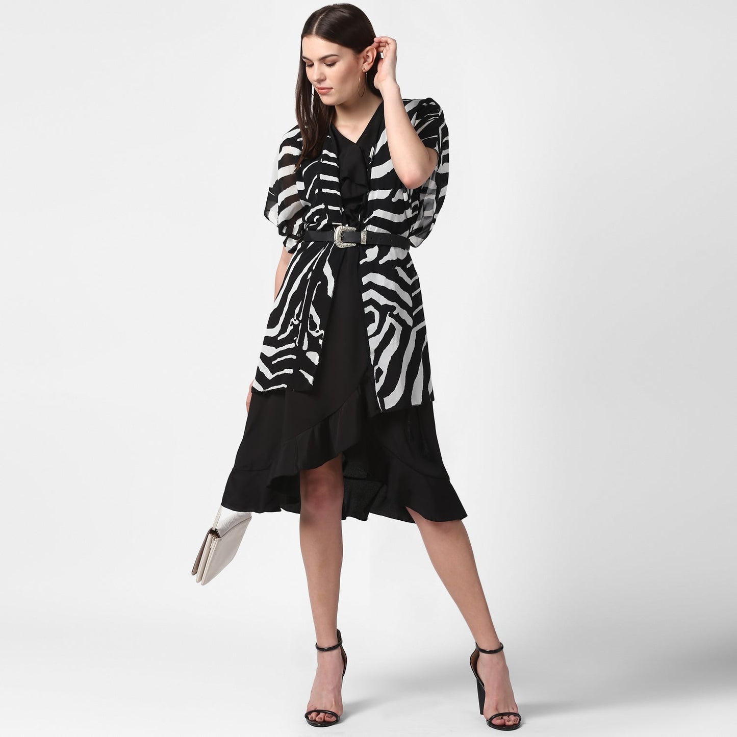 Women's Black and White Georgette Printed Open Shrug