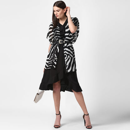Women's Black and White Georgette Printed Open Shrug