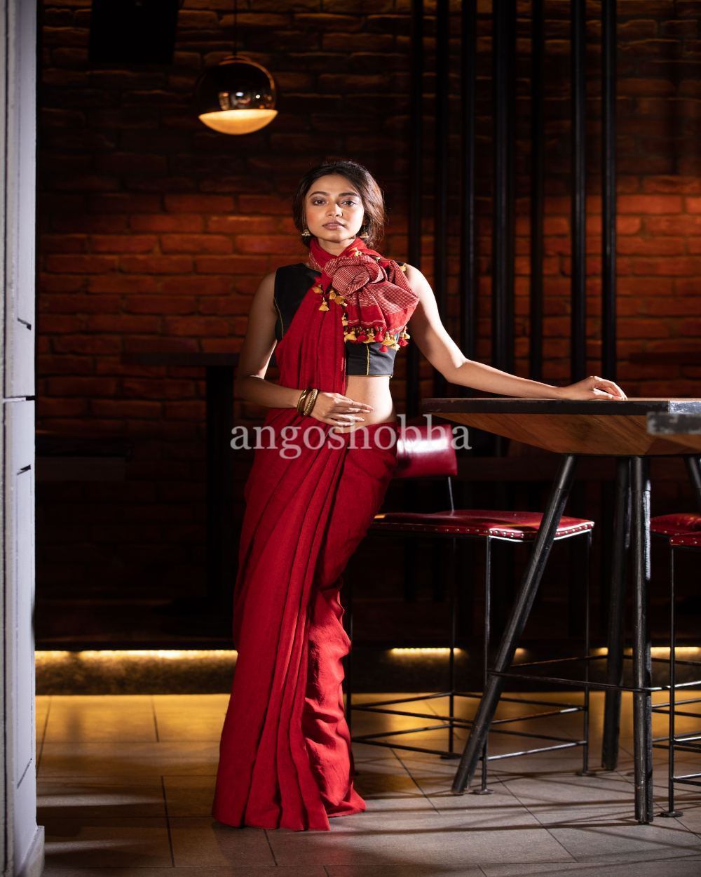 Women's Red handwoven Noyel Silk Saree
