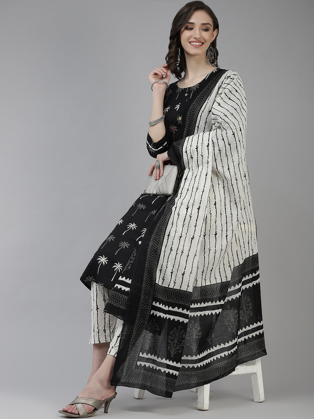 Color_Black