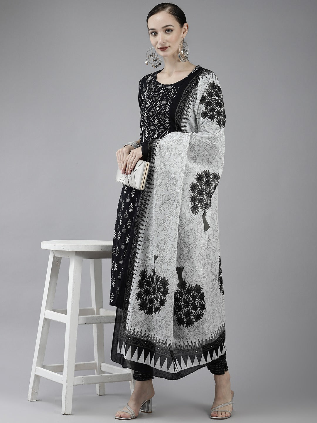 Color_Black
