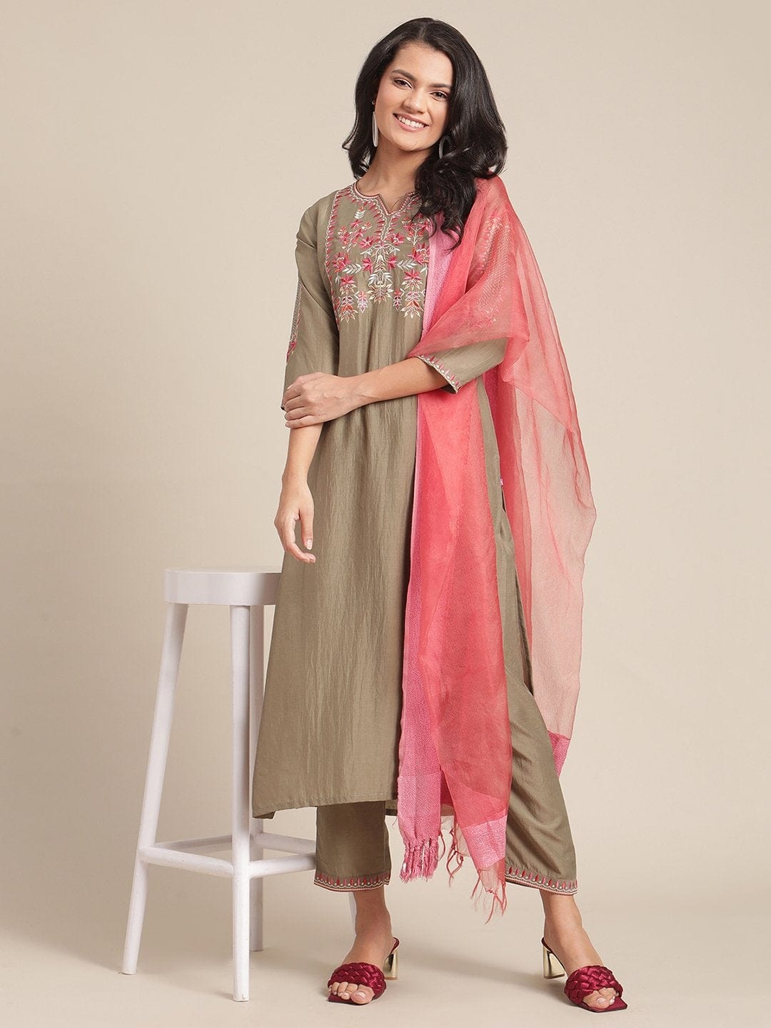 Women's Solid Olive Kurta With Thread And Zari Embroidery And Paired With Trouser And Contrast Dupatta