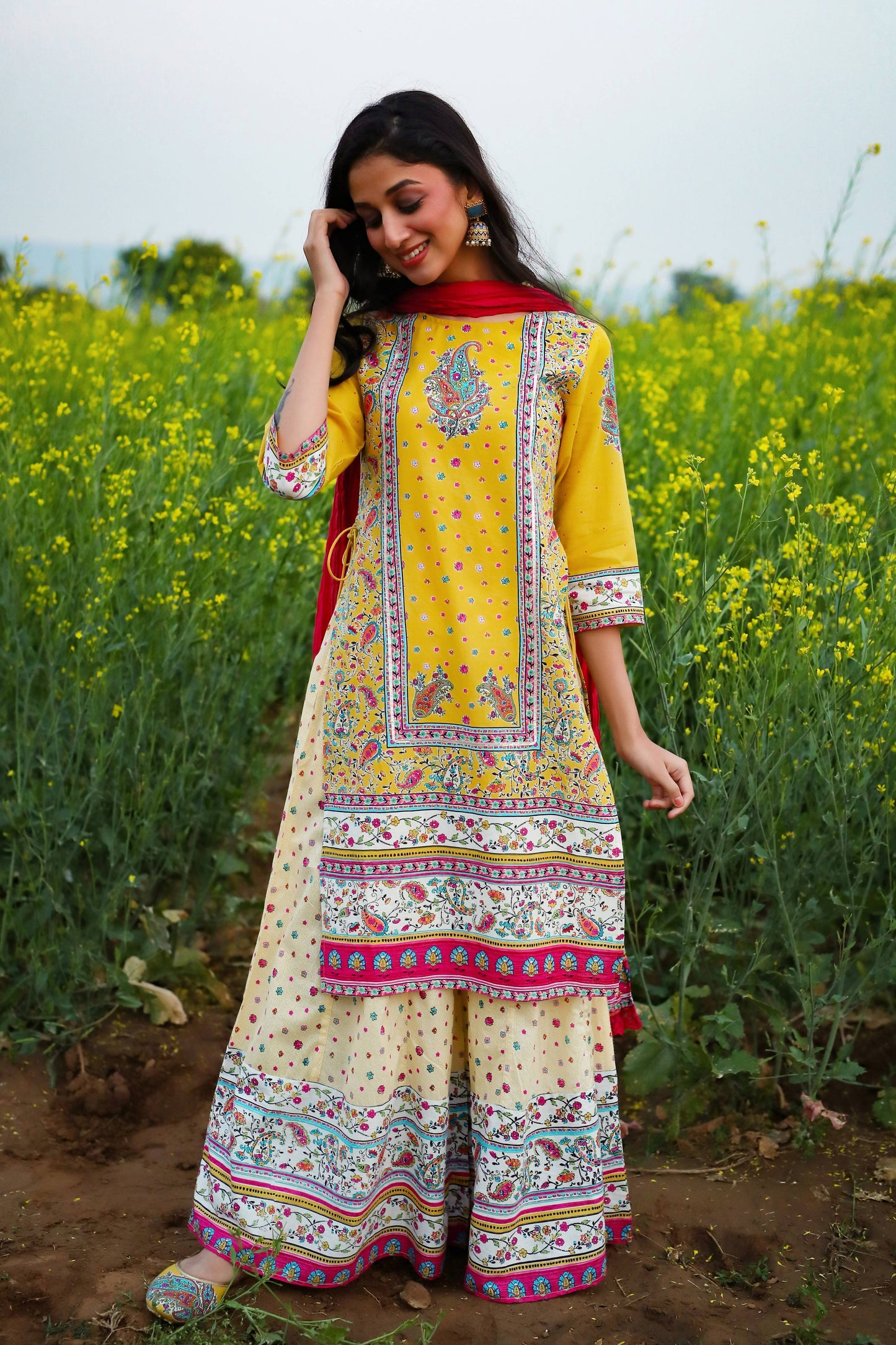 Buy_Women's_Yellow_Cambric_Printed_Straight_Kurta_Palazzo_Dupatta_Set_Online_Trendia