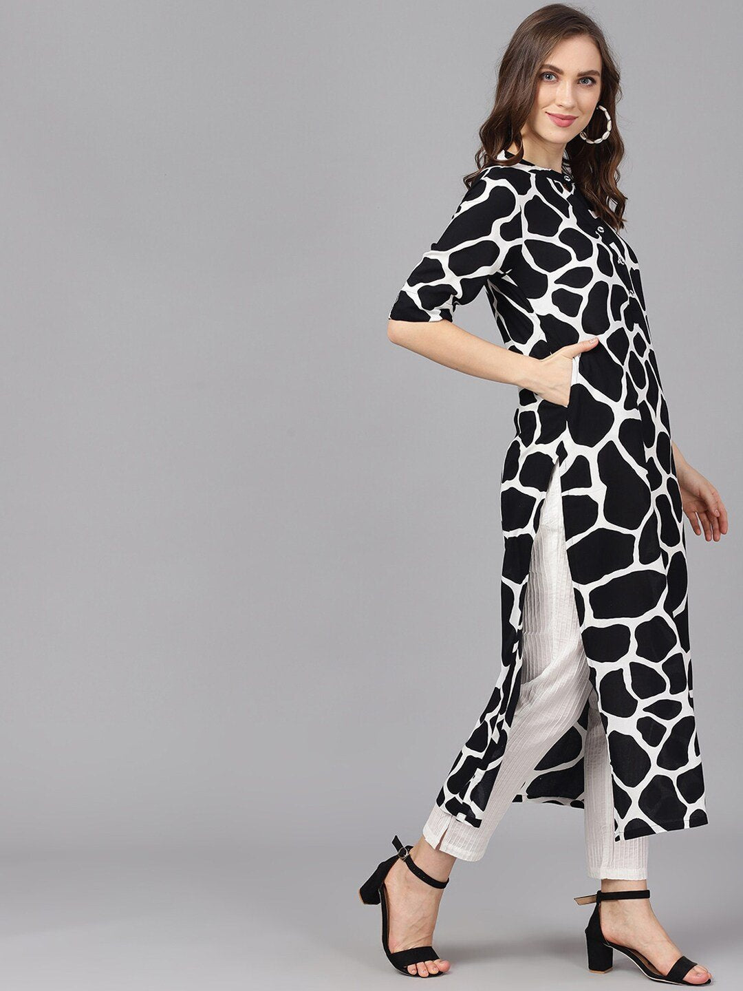 Women's  Black & White Printed Straight Kurta