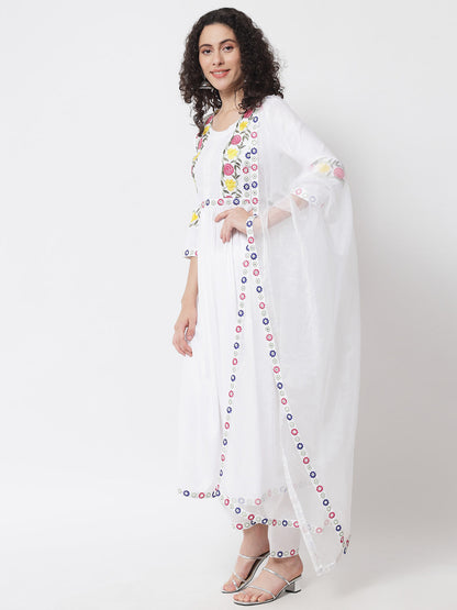 Women's White Floral Panelled Thread Work Kurti with Trousers & With Dupatta