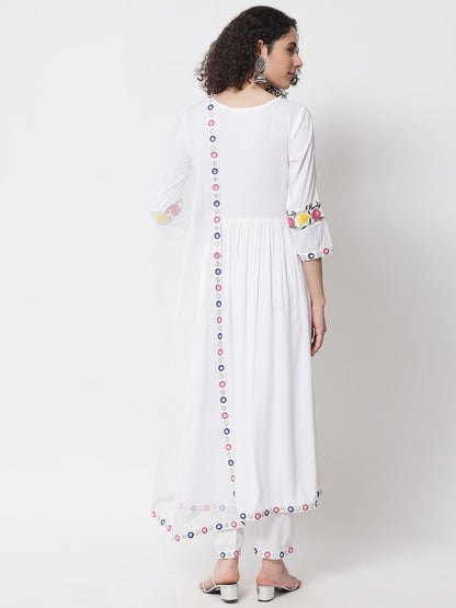 Women's White Floral Panelled Thread Work Kurti with Trousers & With Dupatta