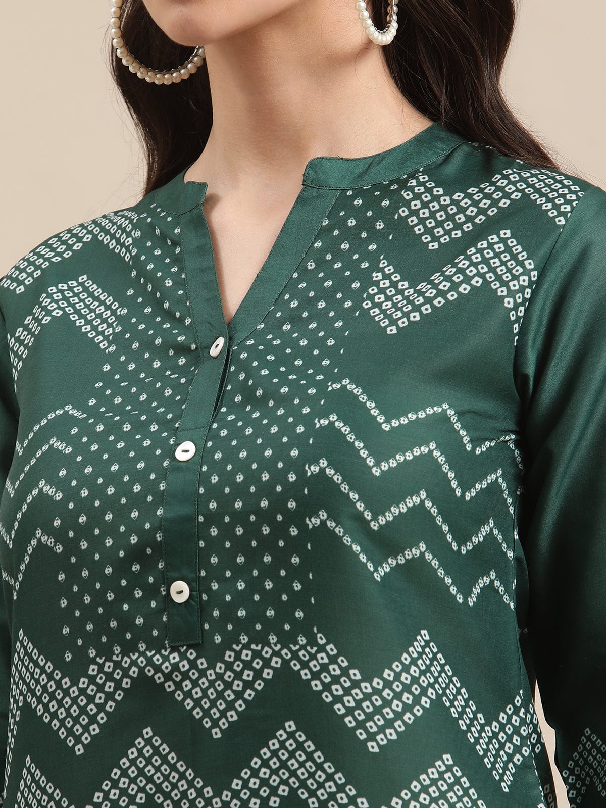 Women's Green And Bandhej Mandarin Collar Straight Kurta