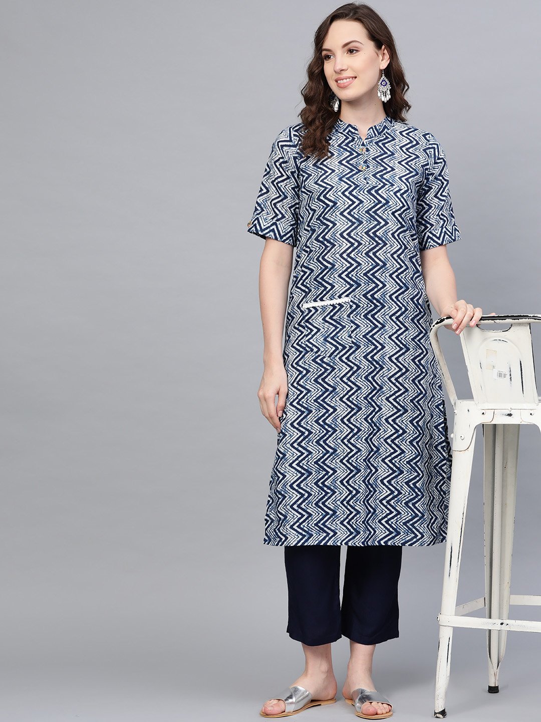 Women's Navy Blue Cotton Solid Full Sleeve Round Neck Casual Kurta Pant Set