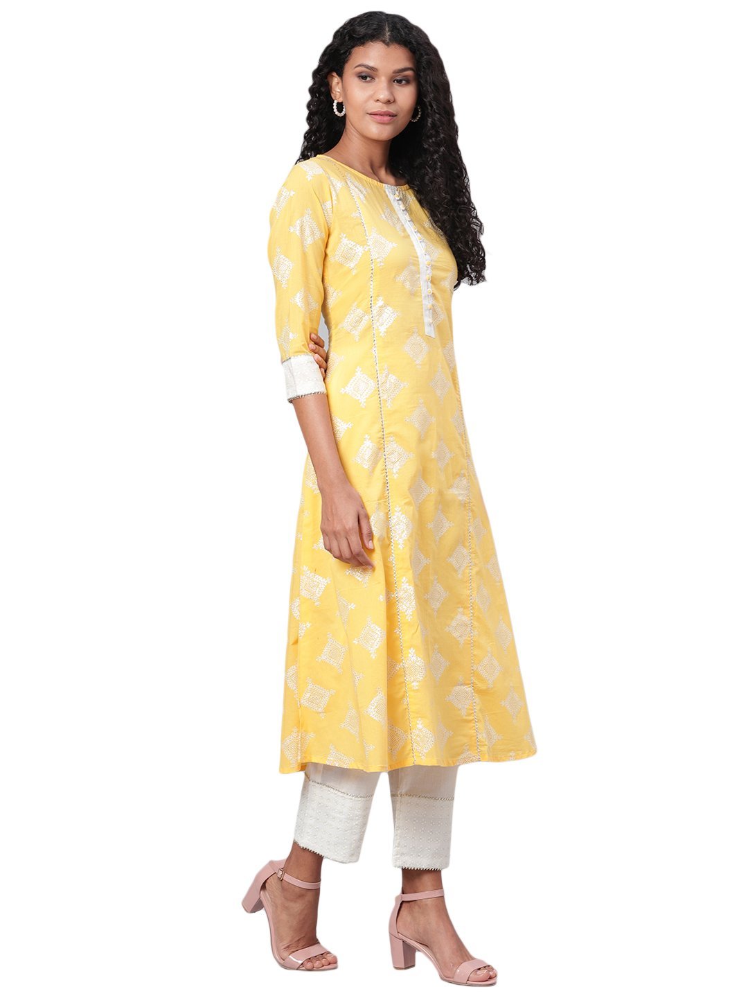 Women's Yellow Printed 3/4 Sleeve Cotton Round Neck Casual Kurta & Pant Set