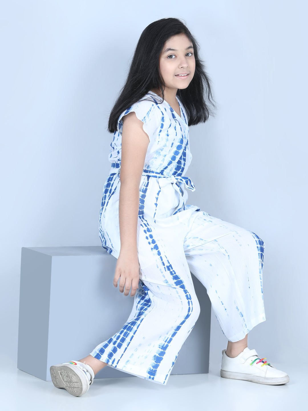 Color_Blue & White