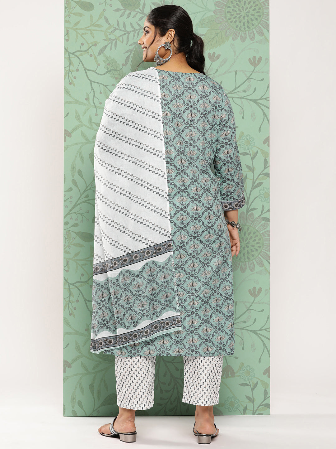 Women's Green Floral Straight Kurta Trouser And Dupatta Set