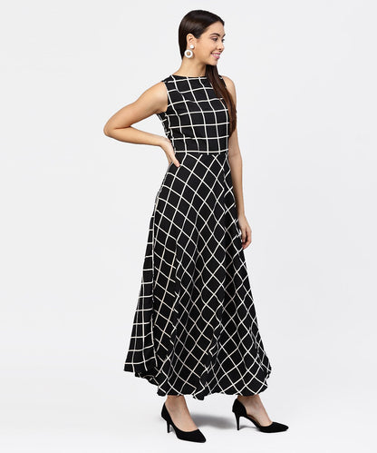 Women's Black Check Sleeveless A-Line Maxi Dress With Slit On The Front