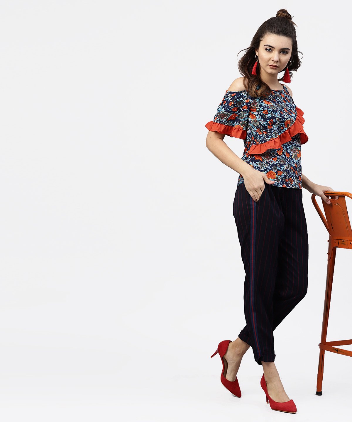 Women's Blue Floral Printed Top With Round Neck And Cold Shoulders