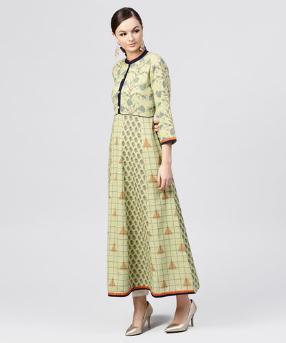 Women's Pastel Green Printed Panelled Kurta With Madarin Collar And Front Placket