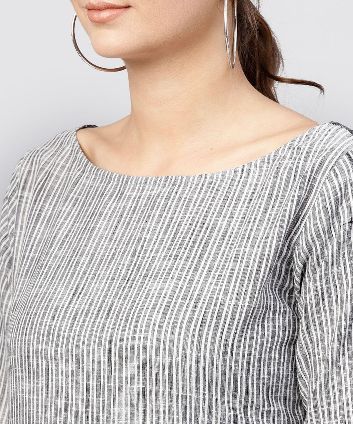 Women's Grey Stripes Claff Length Kurta With 3/4 Sleeves