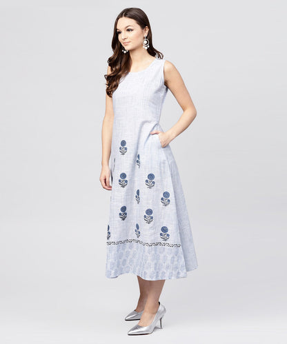 Women's White  Sleeveless A-Line Kurta With Round Neck