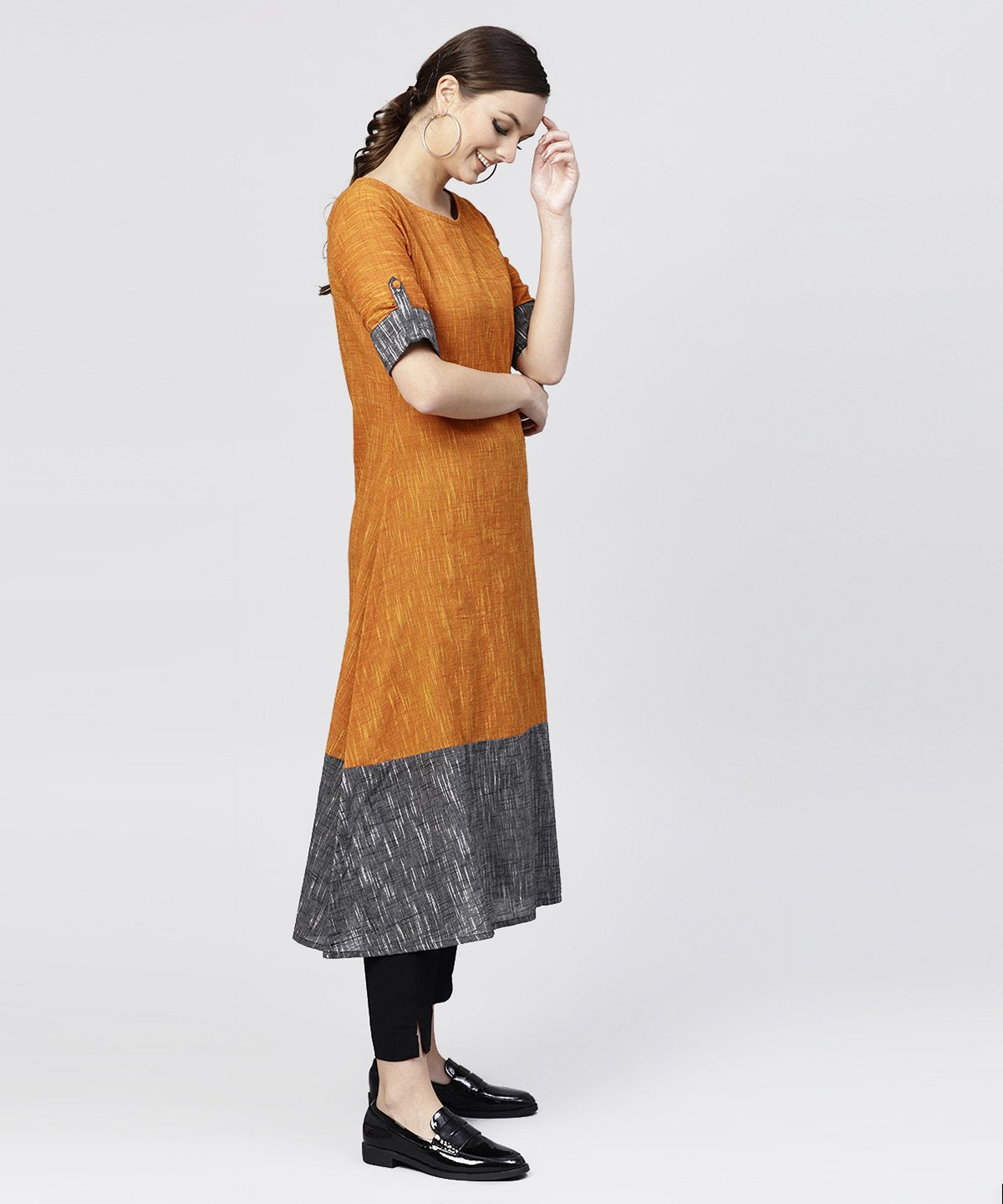 Women's Multi Colored Kurta With Round Neck And 3/4 Sleeves