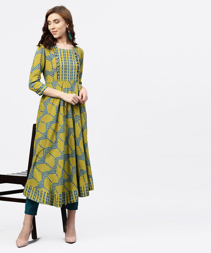 Women's Green Printed 3/4 Sleeves Kurta With Front Yoke And Round Neck