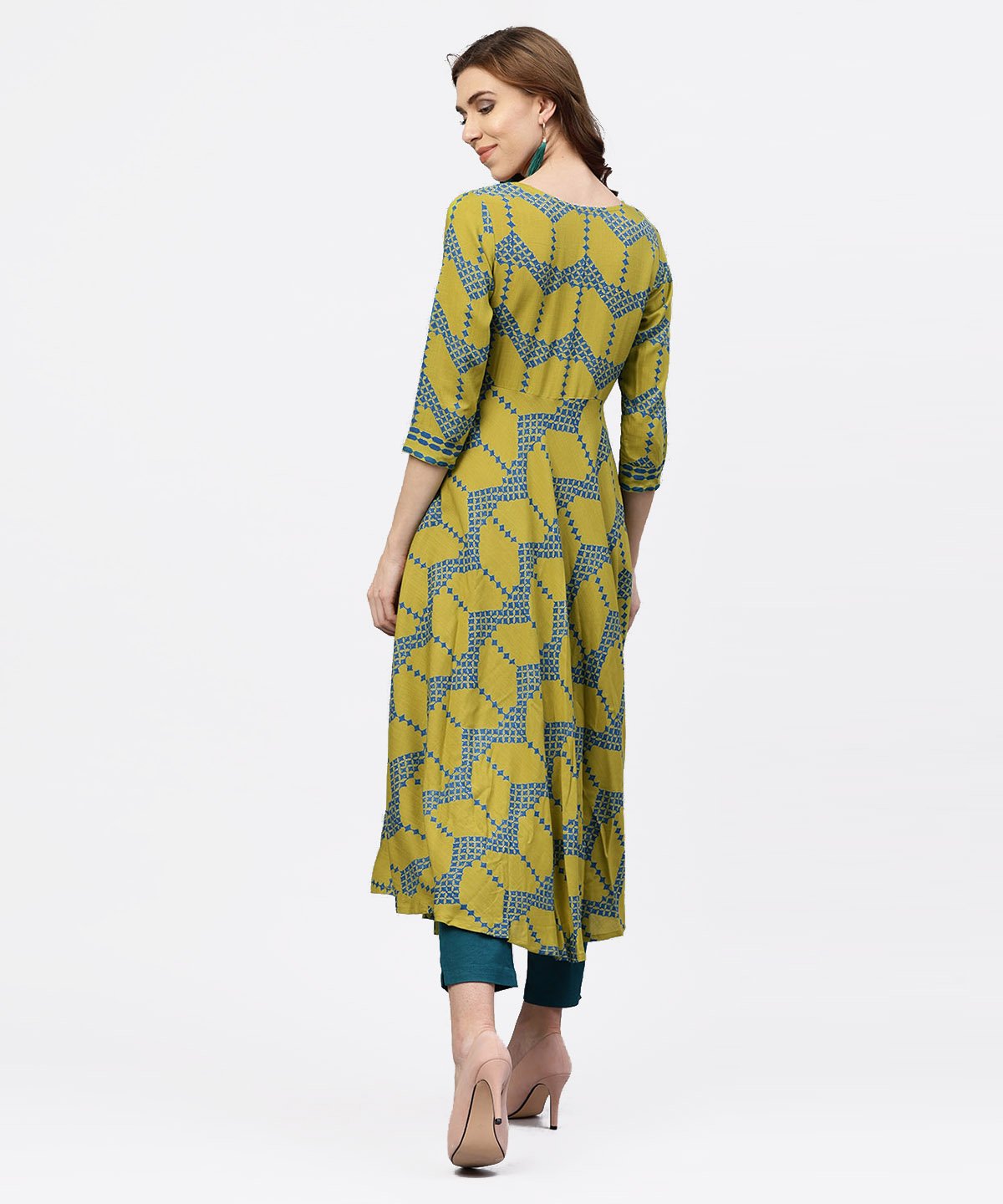 Women's Green Printed 3/4 Sleeves Kurta With Front Yoke And Round Neck