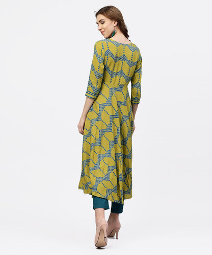 Women's Green Printed 3/4 Sleeves Kurta With Front Yoke And Round Neck
