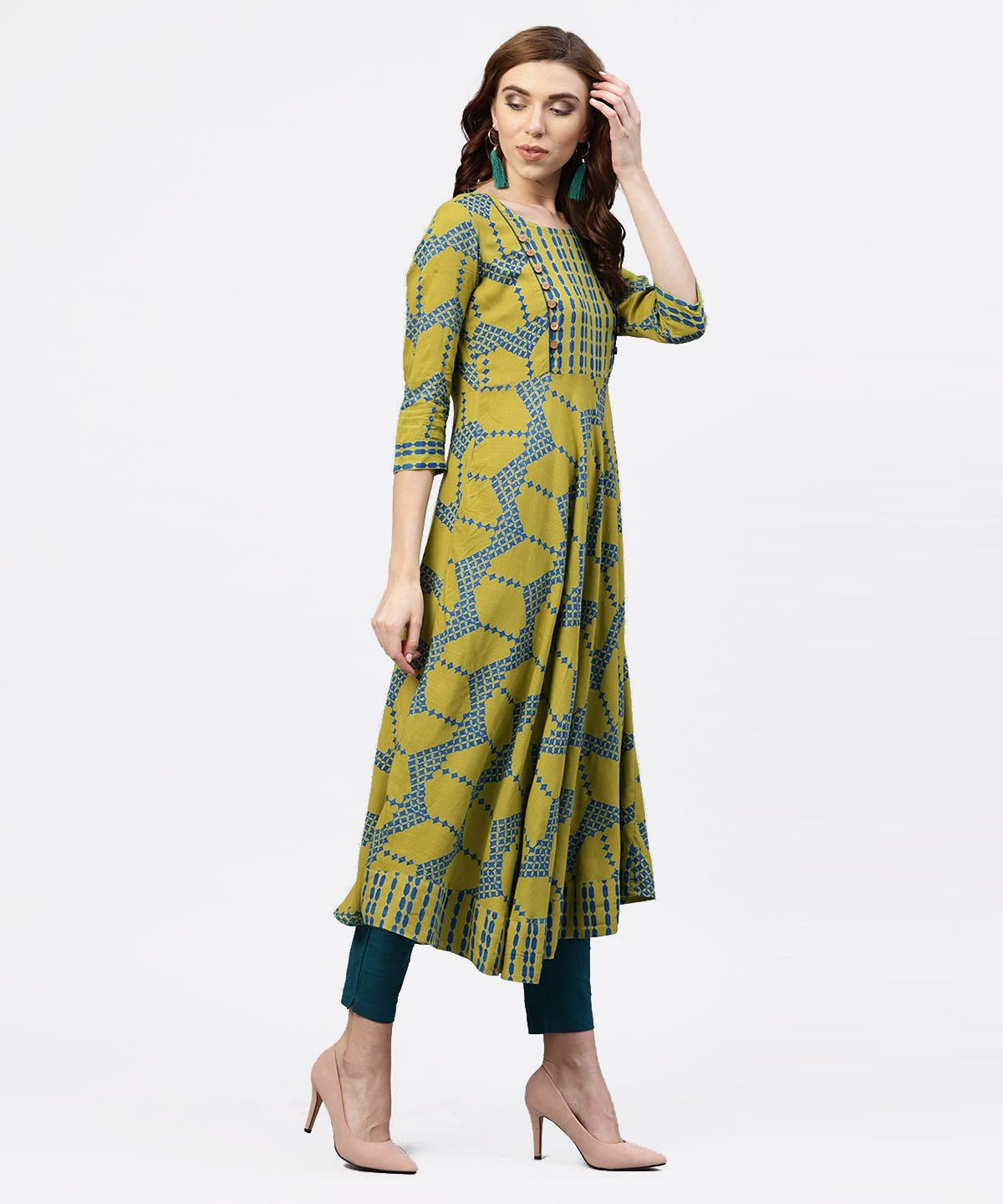 Women's Green Printed 3/4 Sleeves Kurta With Front Yoke And Round Neck