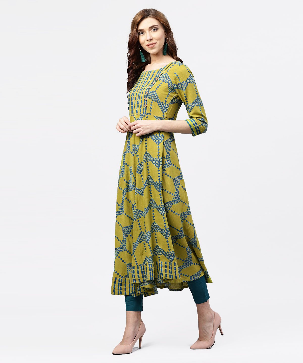 Women's Green Printed 3/4 Sleeves Kurta With Front Yoke And Round Neck