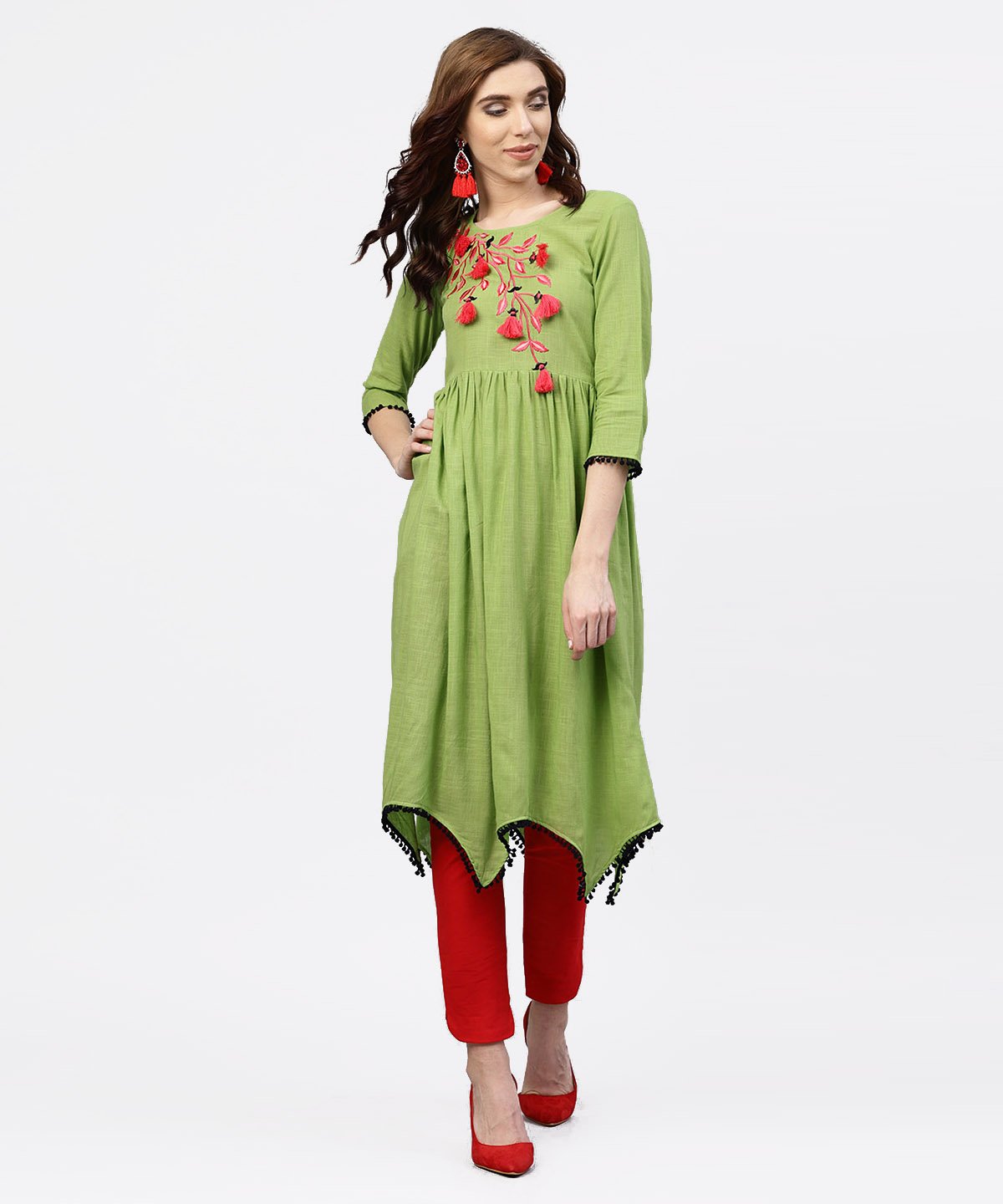 Women's Parrot Green Embroidered A-Line Kurta With  Round Neck And 3/4 Sleeves