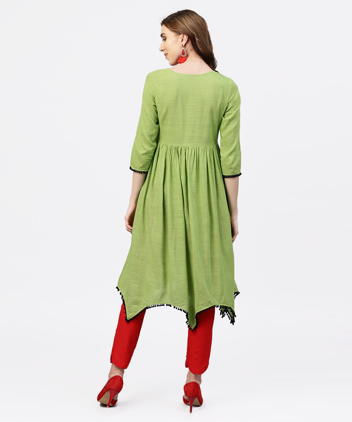 Women's Parrot Green Embroidered A-Line Kurta With  Round Neck And 3/4 Sleeves