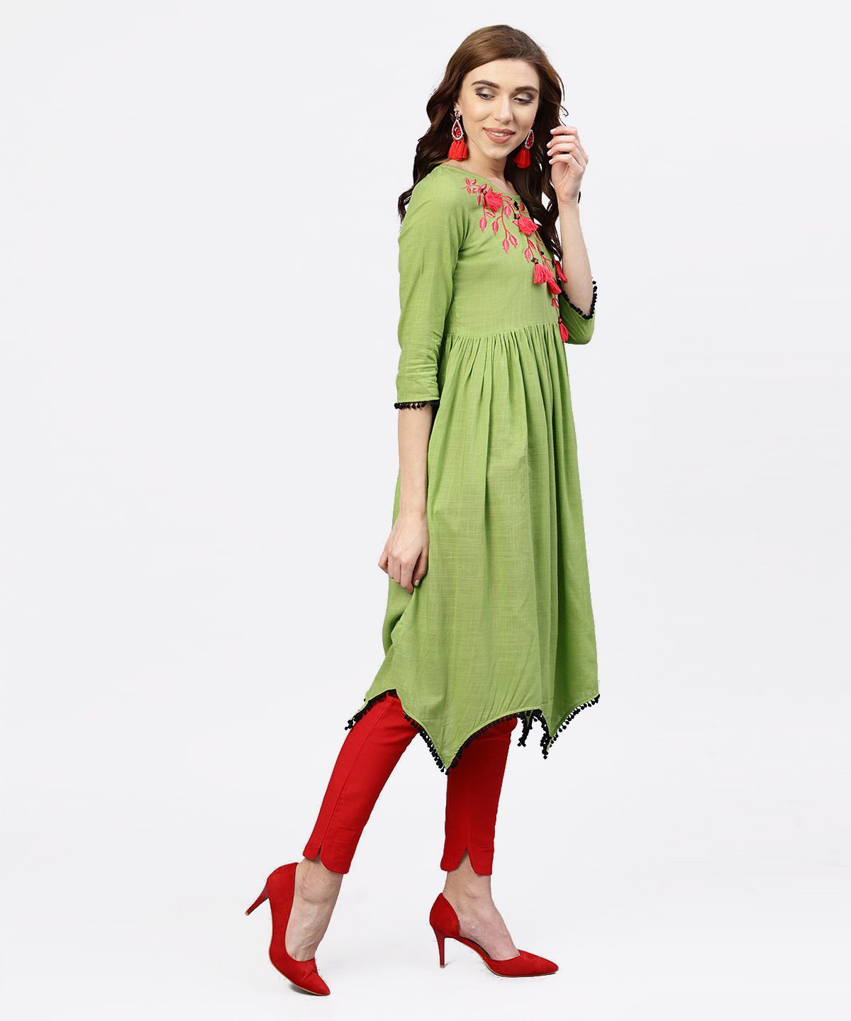 Women's Parrot Green Embroidered A-Line Kurta With  Round Neck And 3/4 Sleeves
