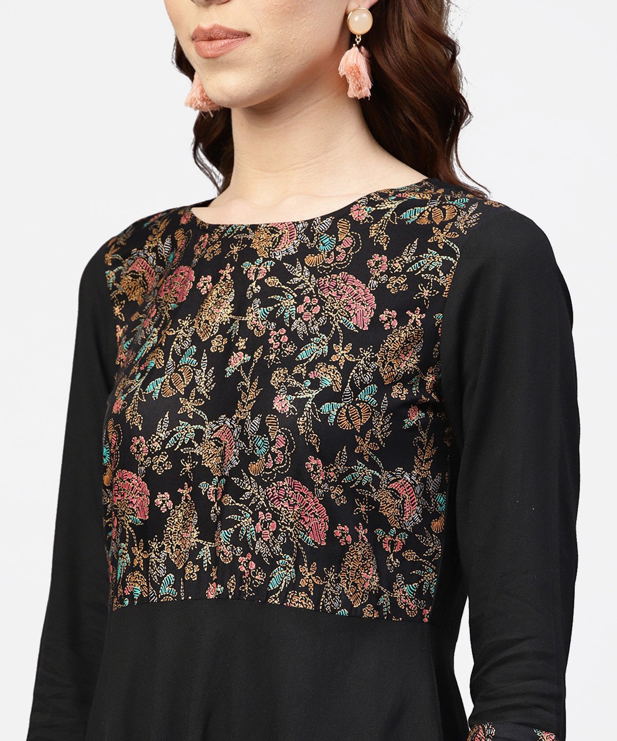 Women's Black Printed Maxi Dress With Round Neck And Full Sleeves