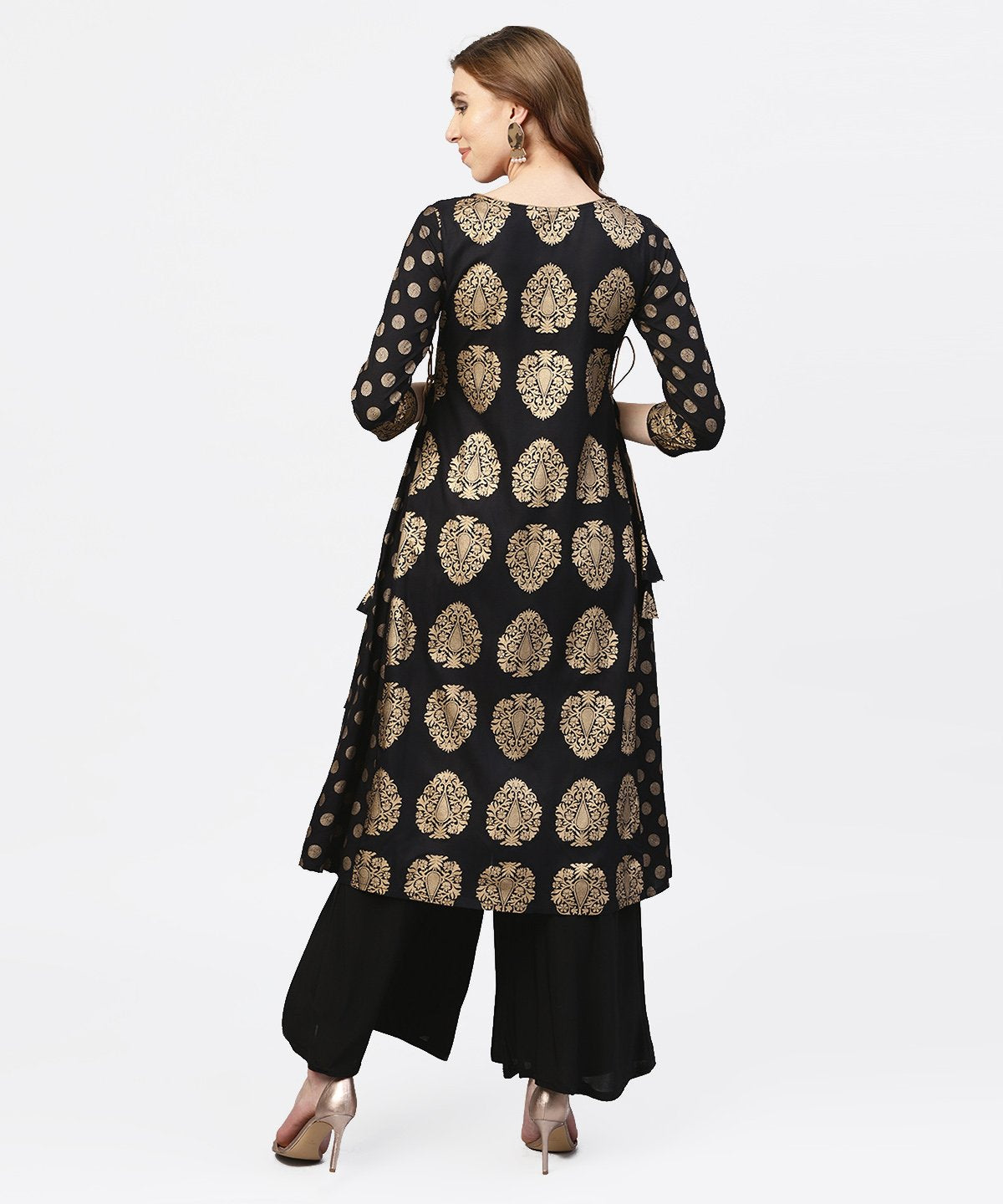 Women's Black And Gold Printed Kurta With Round Neck And Full Sleeves