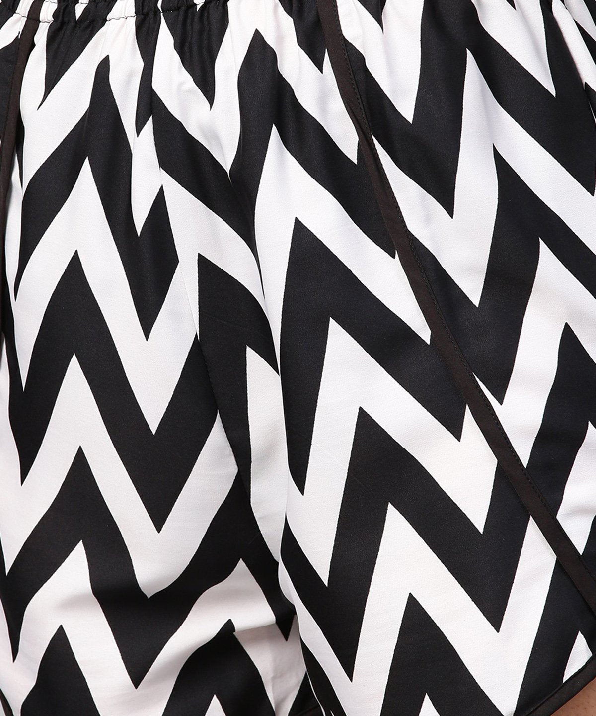 Women's Black & White Zig Zag Printed Shorts