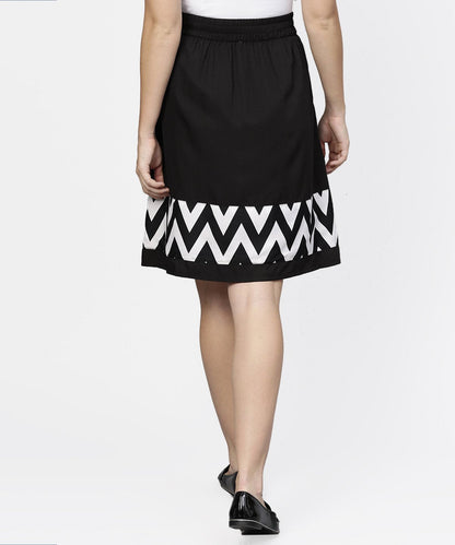 Women's Black & White Printed Flared Skirt With Button