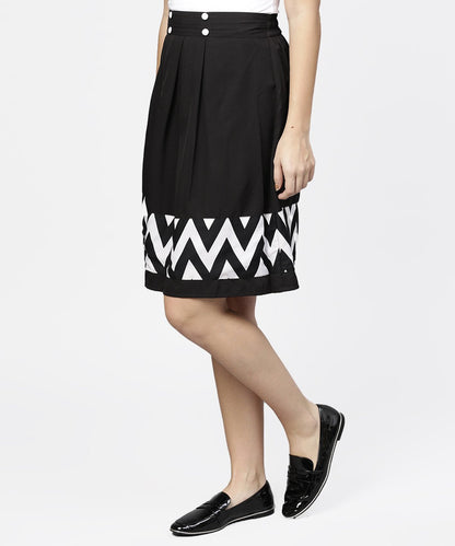 Women's Black & White Printed Flared Skirt With Button