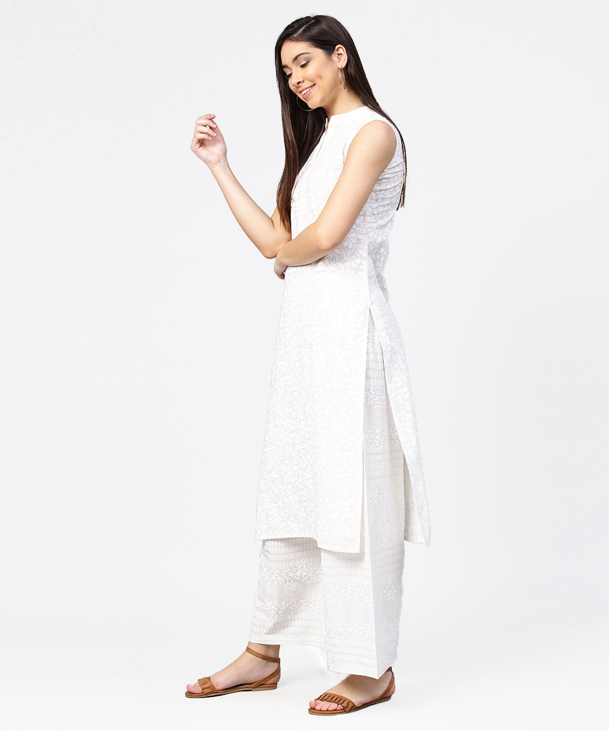 Women's Off White Printed Sleeveless Cotton Kurta With Ankle Length Pallazo