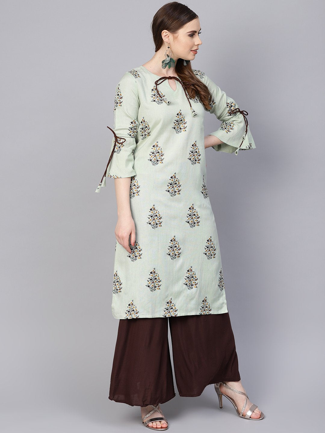 Women's Pista Green Floral Printed Kurta With A Front Keyhole And Flared Sleeves