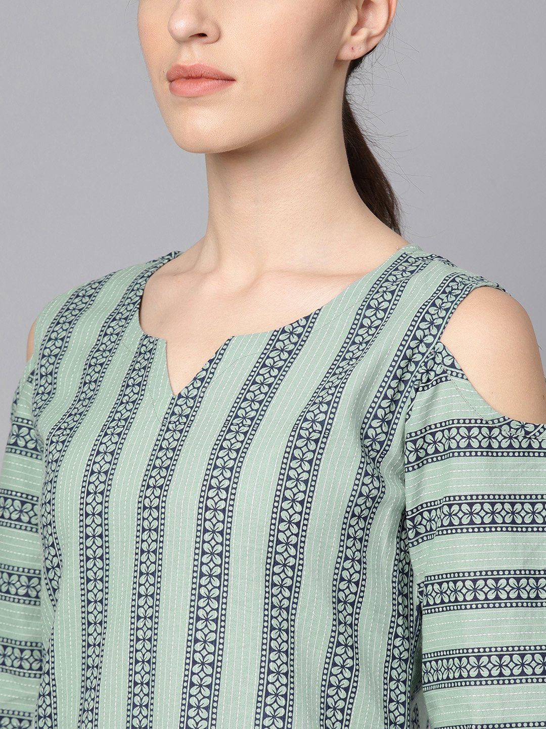 Women's Pastel Green Printed Kurta Set With Solid Navy Blue Pants