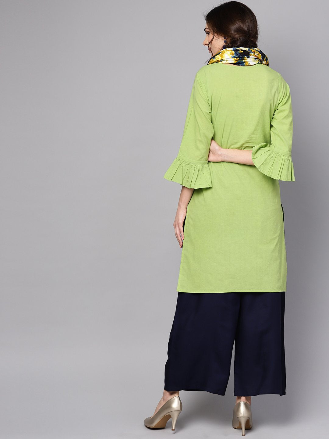 Women's Pastel Green Round Neck Kurta With Rayon Printed Stole