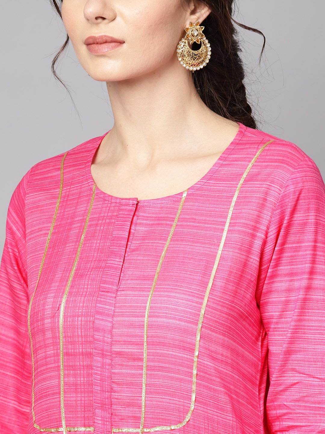 Women's Pink Straight Kurta With Round Neck Emblished With Gotta