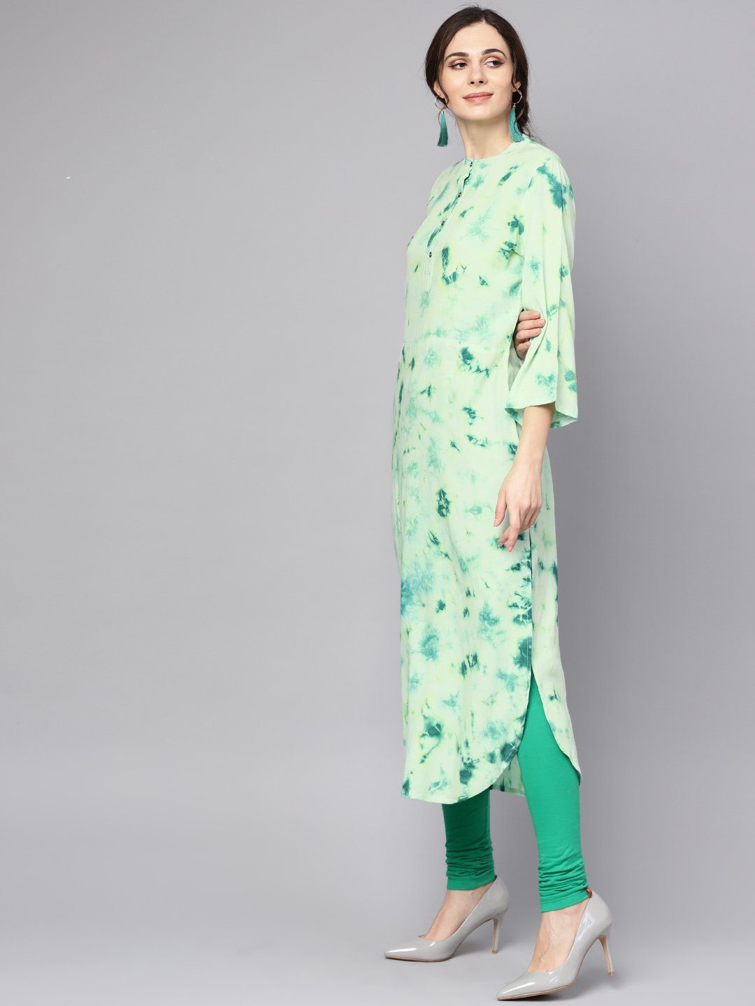 Women's Green Tie & Dye Kurta With Mandarin Collar With Flared Sleeves