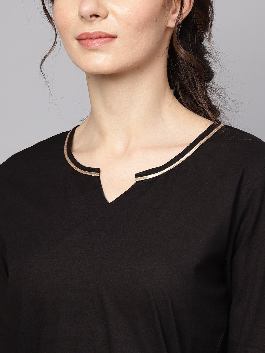 Women's Solid Black Asyemmetric Kurta With Printed Belt