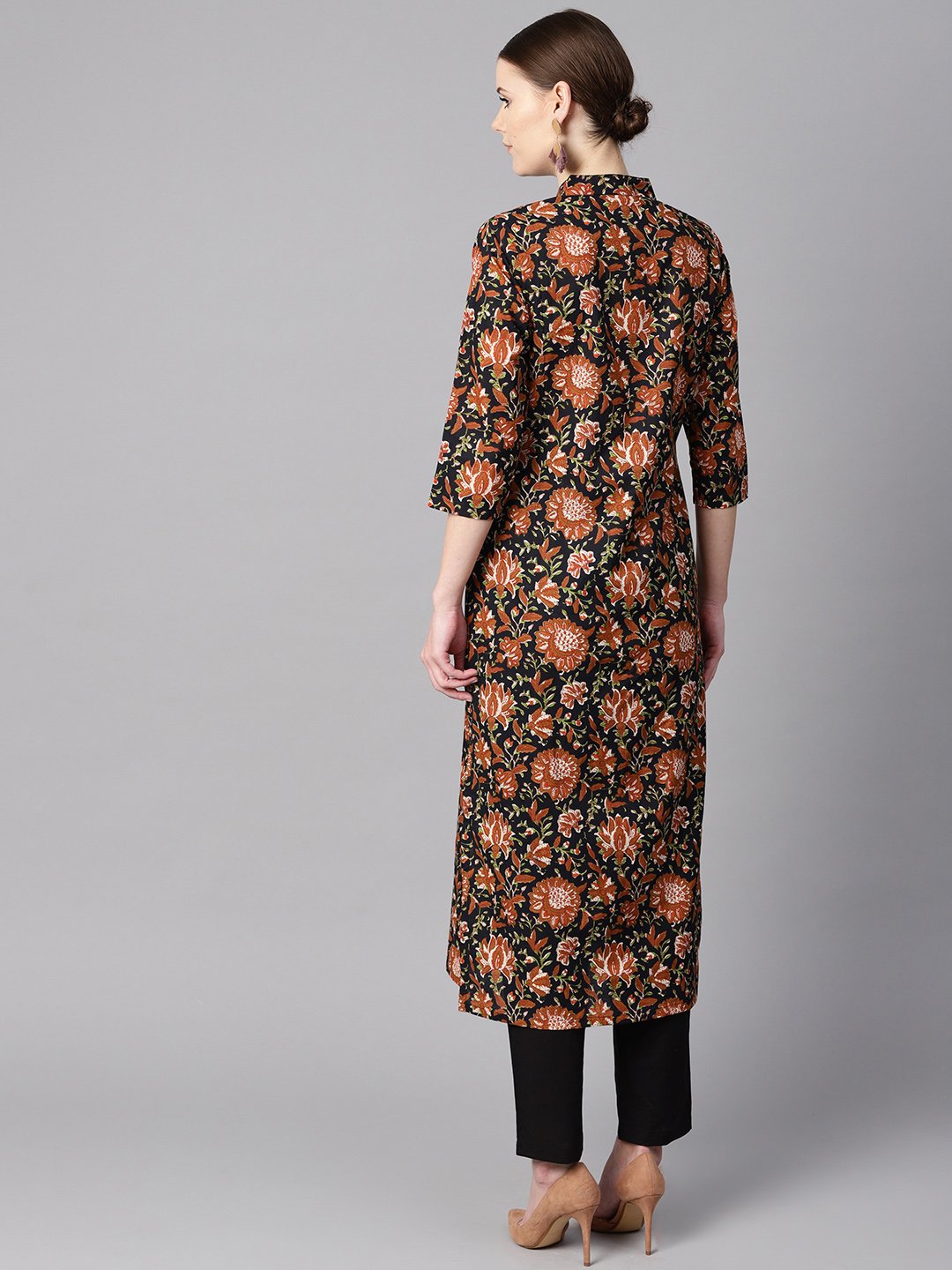 Women's Floral Printed 3/4Th Sleeve A-Line Kurta With Solid Black Pants
