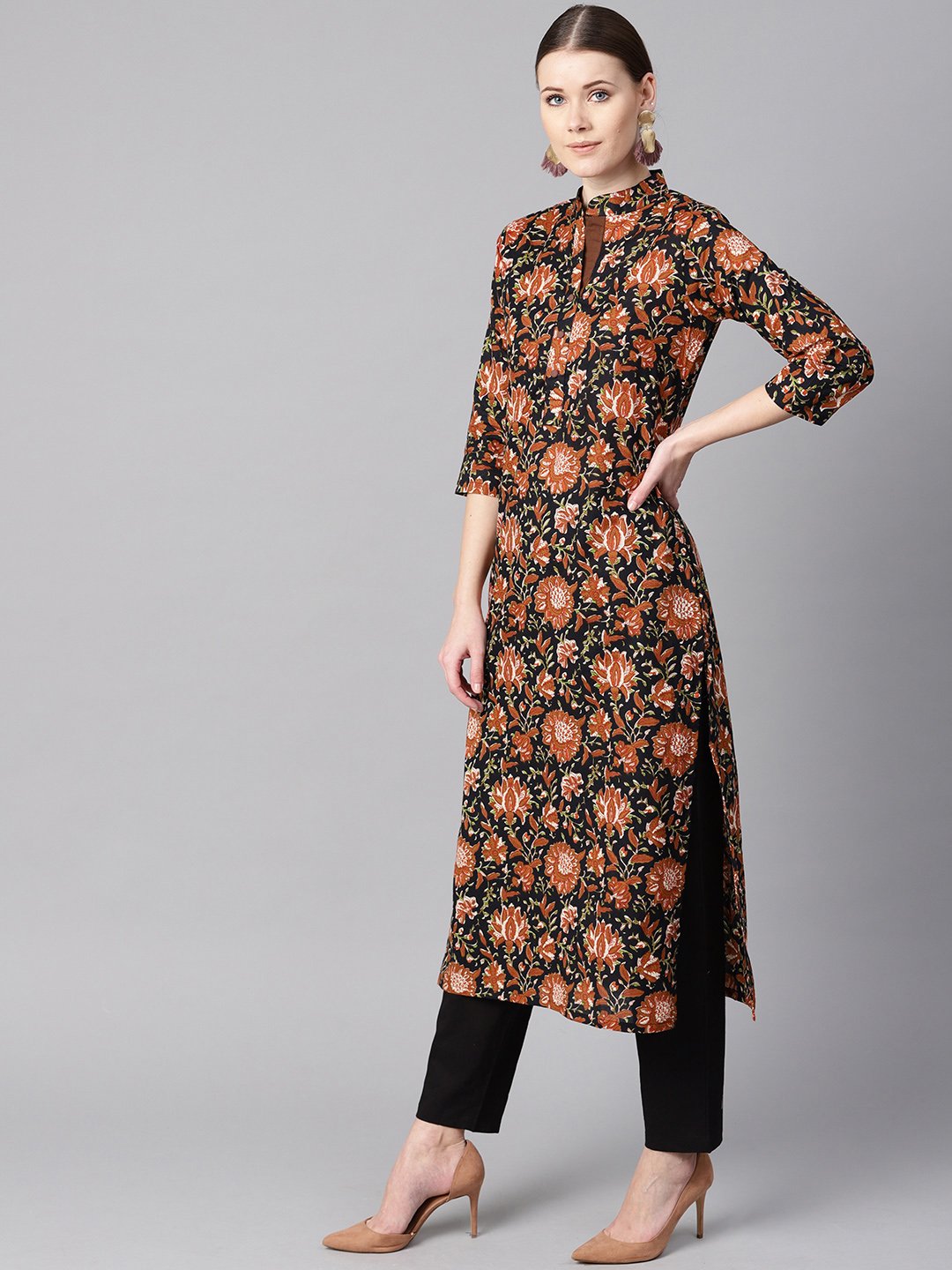 Women's Floral Printed 3/4Th Sleeve A-Line Kurta With Solid Black Pants