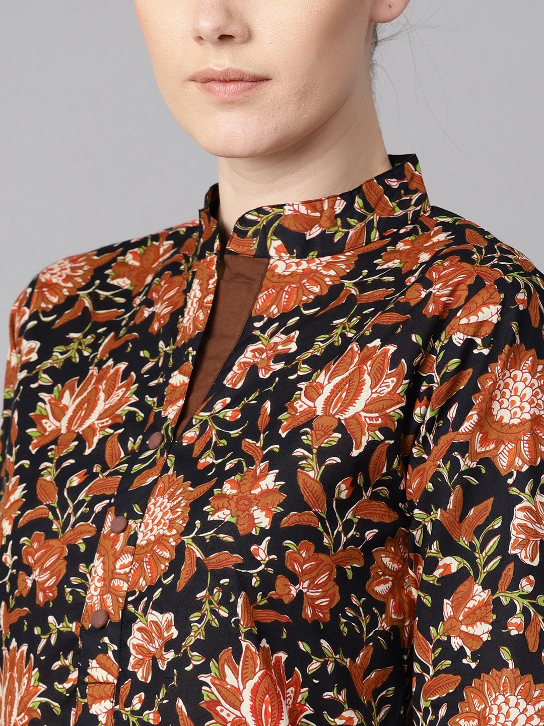 Women's Floral Printed 3/4Th Sleeve A-Line Kurta With Solid Black Pants