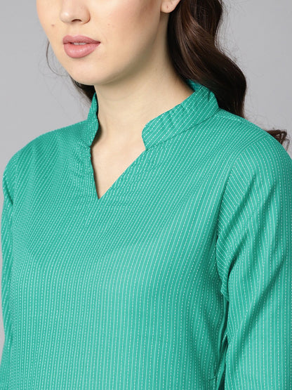 Women's Solid Green Tagai-Work Straight Kurta With Detailing On The Cuff With White Straight Pants